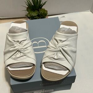 Bzees Cream Twisted Slide Sandals